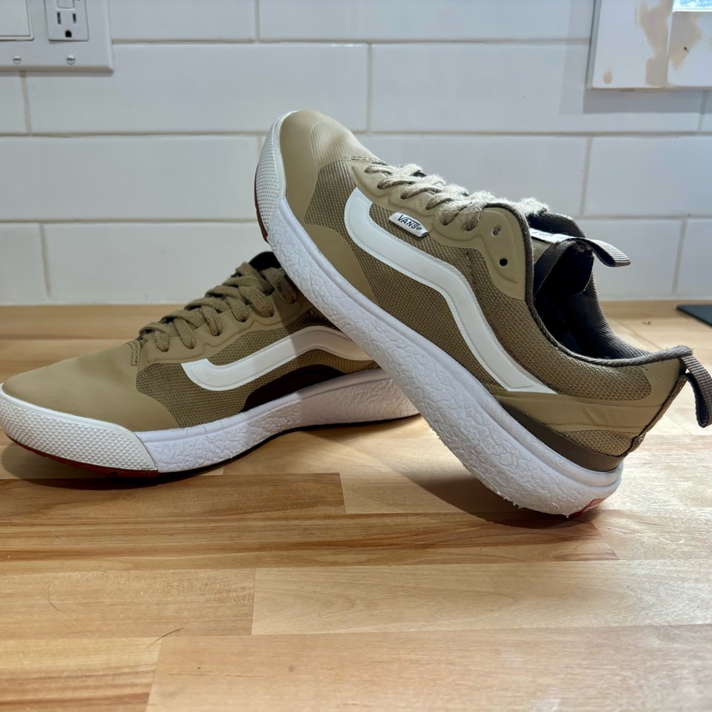 Vans UltraRange Beige and White Casual Sneakers